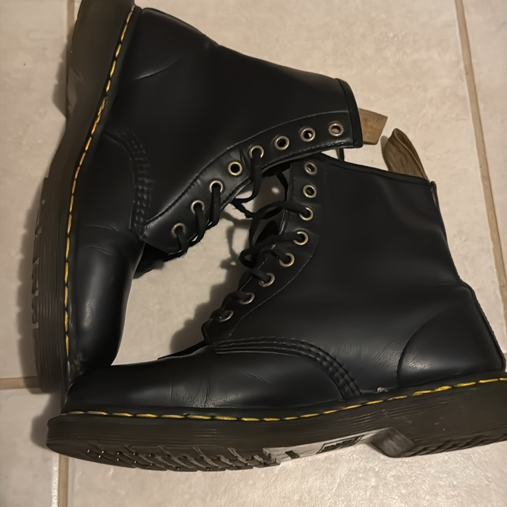 Dr. Martens Black Vegan Leather Boots Size 9 - Picture 2 of 5